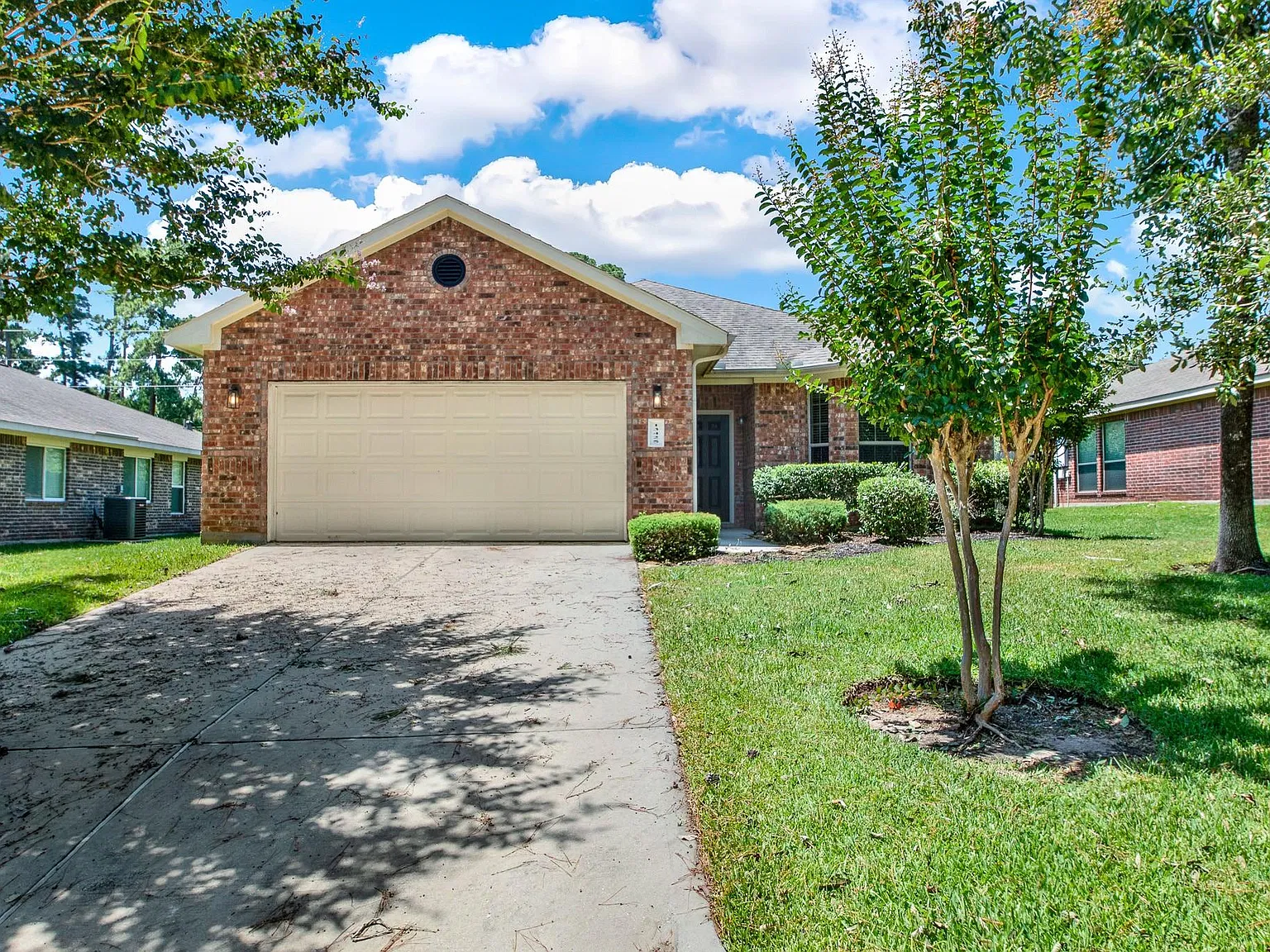 3 bed, 2.0 bath, 1707 sqft, $2,050 — Photo 2