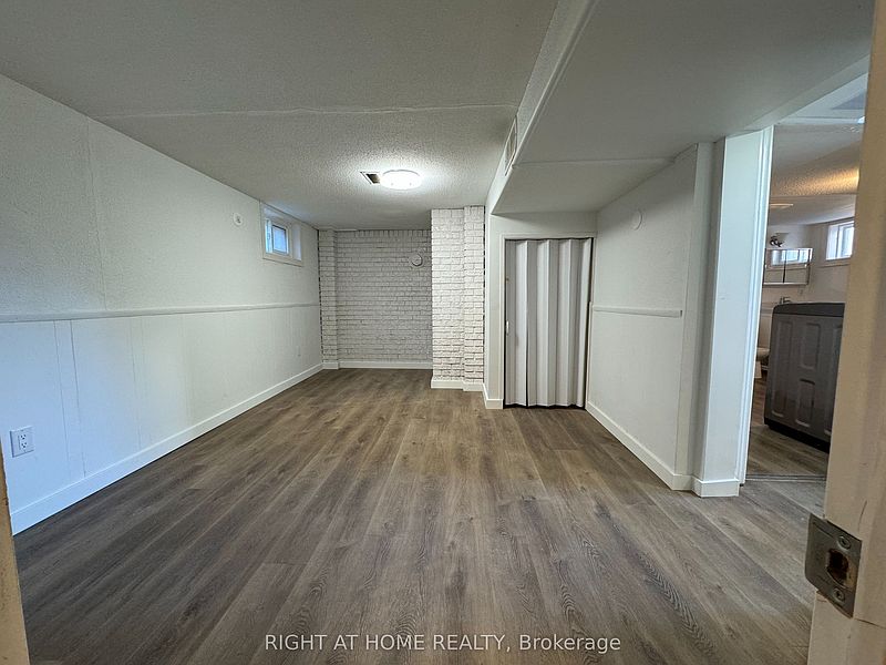Kitchener House for rent - 1 Bedroom — photo 13