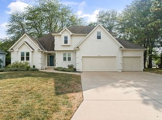 550 SW Trailpark Dr, Lees Summit, MO 64081