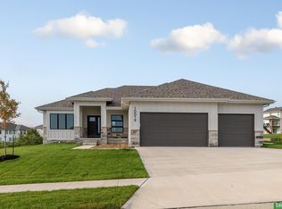 10019 Prospect St, Papillion, NE 68046