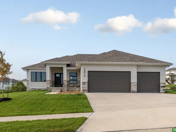 10019 Prospect St, Papillion, NE 68046