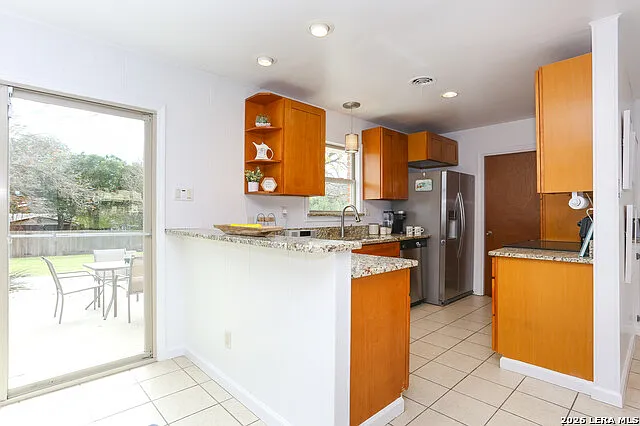 3 bed, 2.0 bath, 1321 sqft, $2,350 — Photo 4