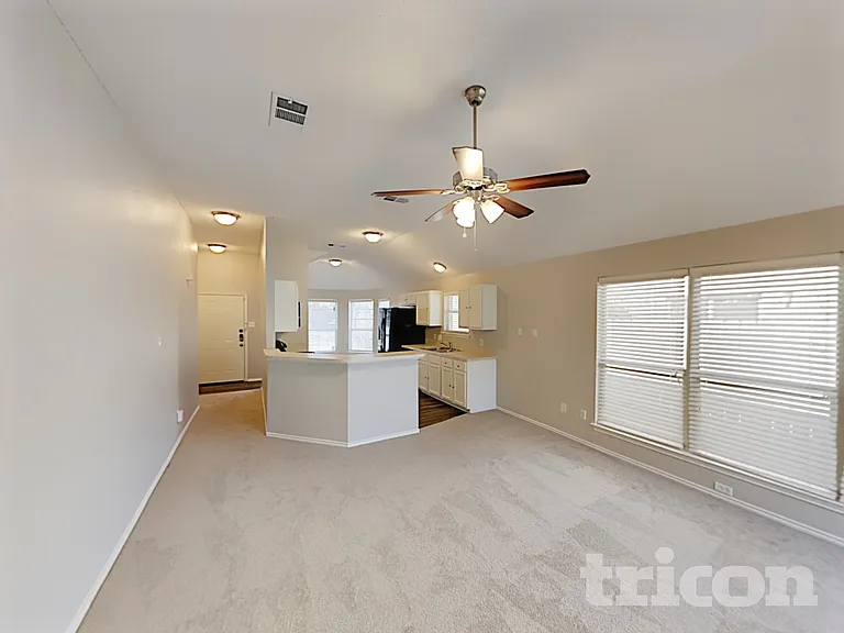 1525 Juniper Ln — Photo 3