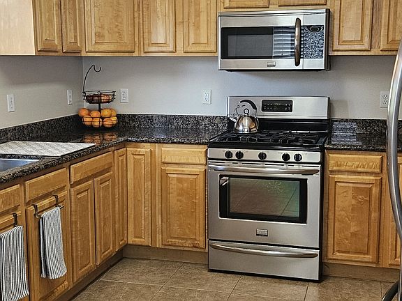 5th image of 153 Harbour Way S