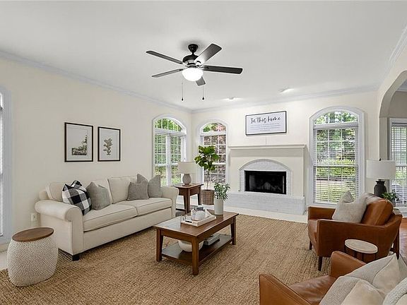 4th image of 160 Torrey Pines Ct