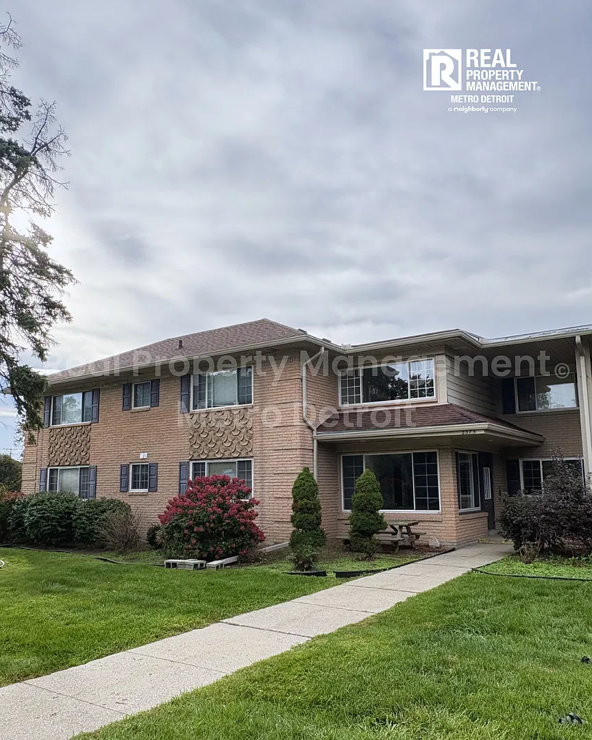 Charming Suburban Condo — Photo 1