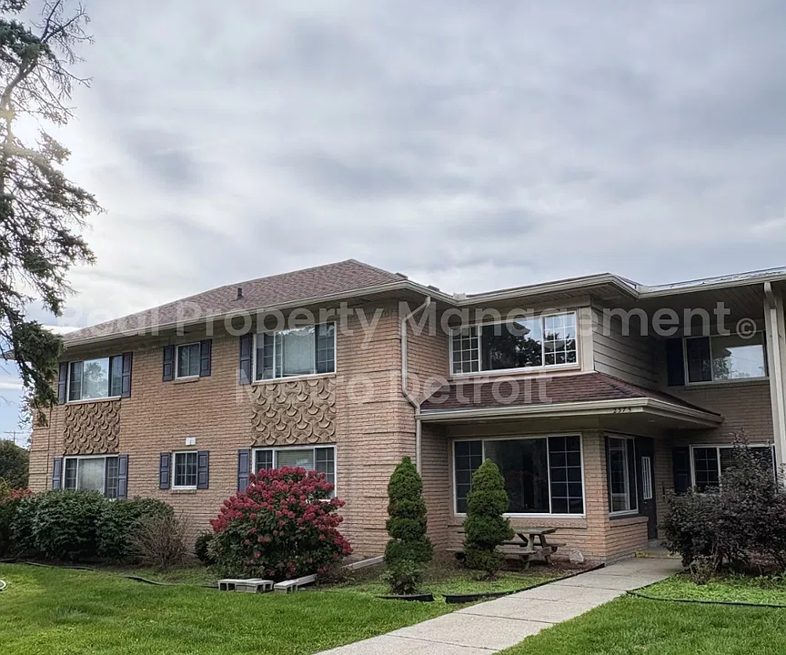2375 Walton Blvd #20