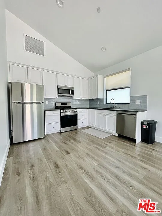 2 bed, 1.0 bath, 850 sqft, $3,300 — Photo 1