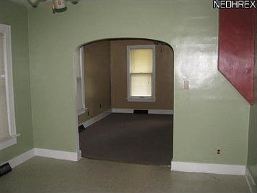 4th image of 934 W 22nd St