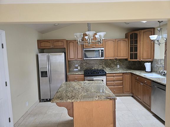 4th image of 1449 Thomas Ave