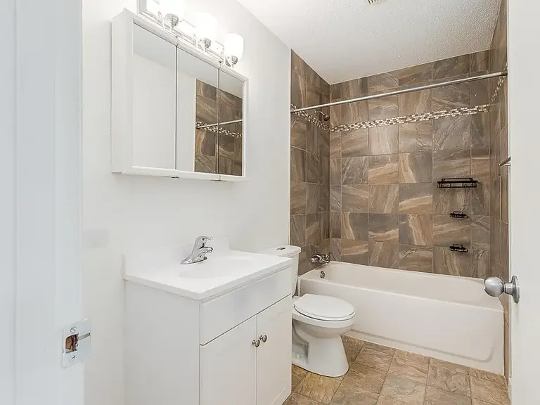225 Upland Dr SE — Photo 13