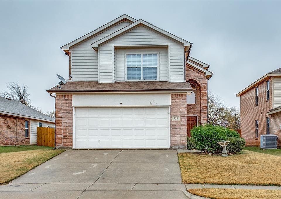 921 Honey Locust Ln, Crowley, TX 76036 | Zillow