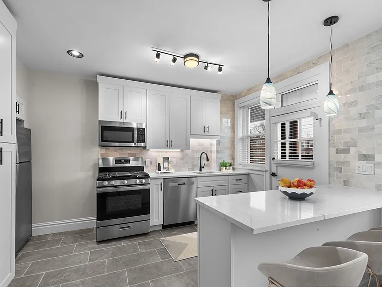 6340 Northwood Ave #2W — Photo 6