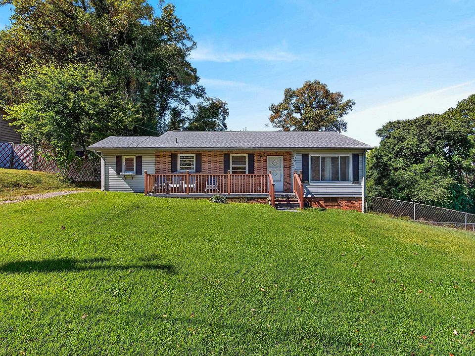 1st image of 121 Crescent Cir