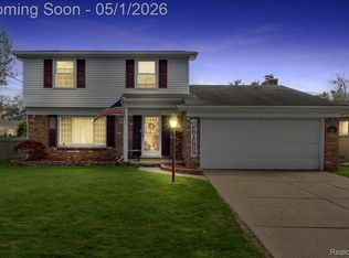 32829 Middleboro St, Livonia, MI 48154
