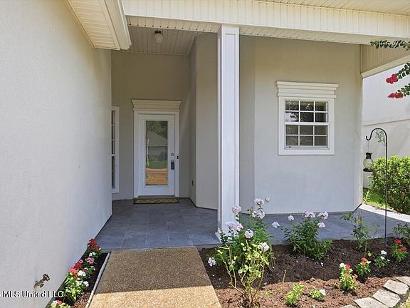 3rd image of 202 Shadow Lake Dr N