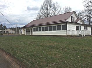 220 Blackberry Ln, Bakersville, NC 28705