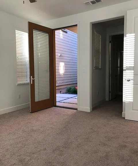 1902 Shasta Ln — Photo 24