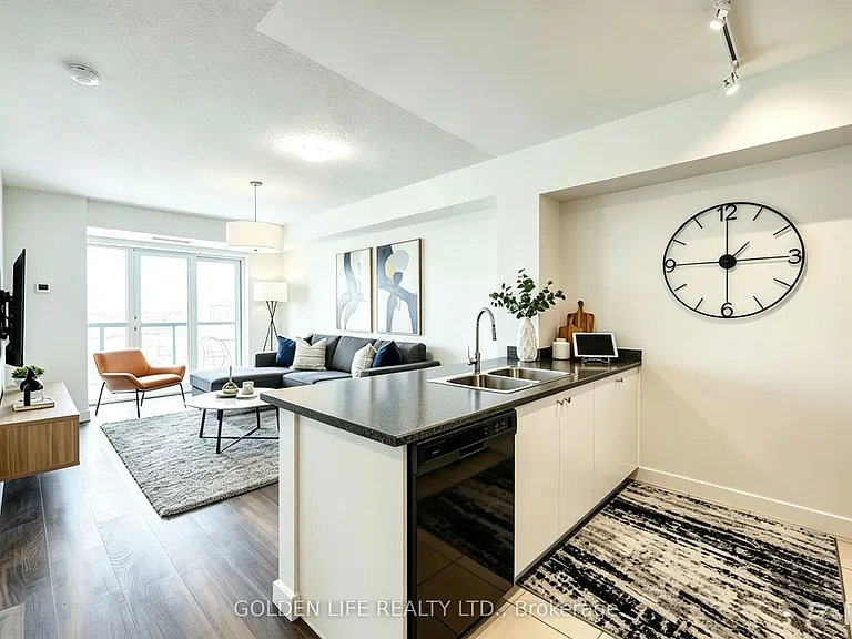 8 Trent Ave #1112 — Photo 1