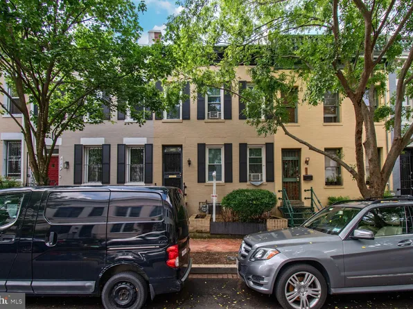 2128 Newport Pl NW, Washington, DC 20037