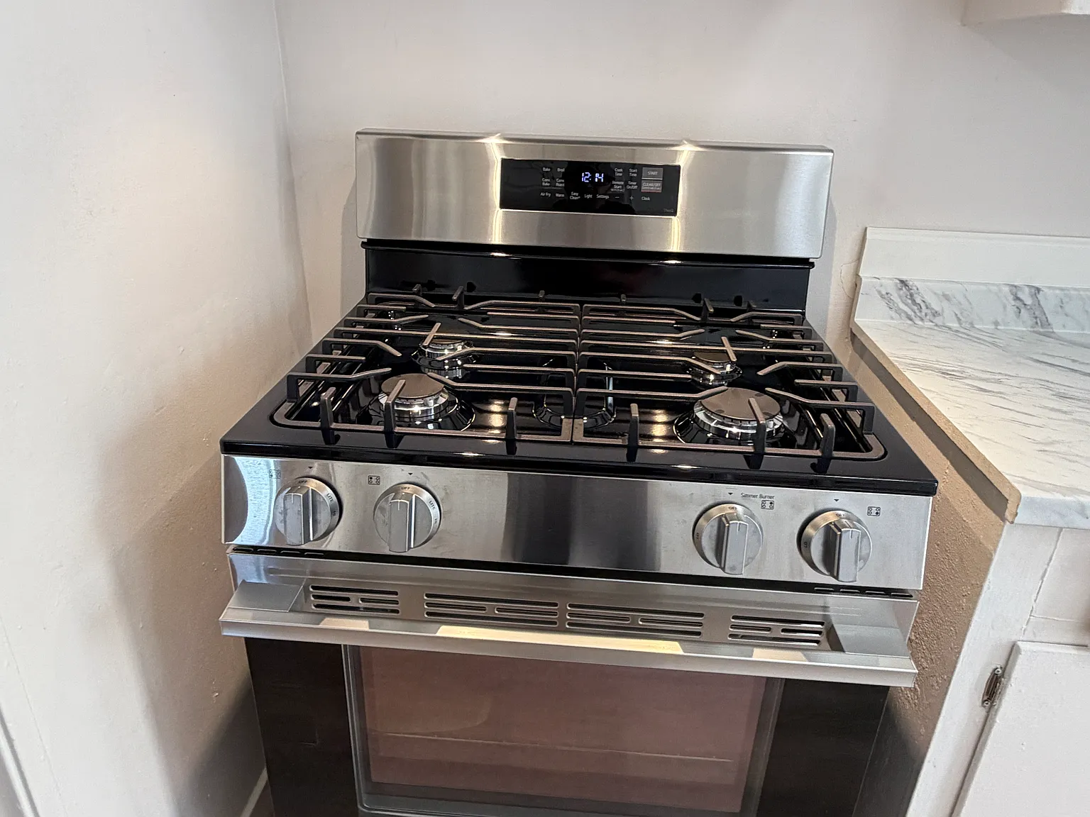 2 bed, 762 sqft, $2,695 — Photo 3