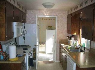 1085 Dondea St, Springfield, OR 97478