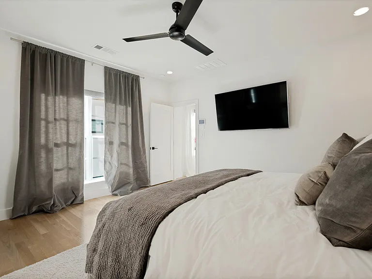 4220 Hawthorne Ave #103 — Photo 20