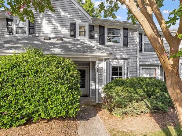 104 Sir Richard Ln, Chapel Hill, NC 27517