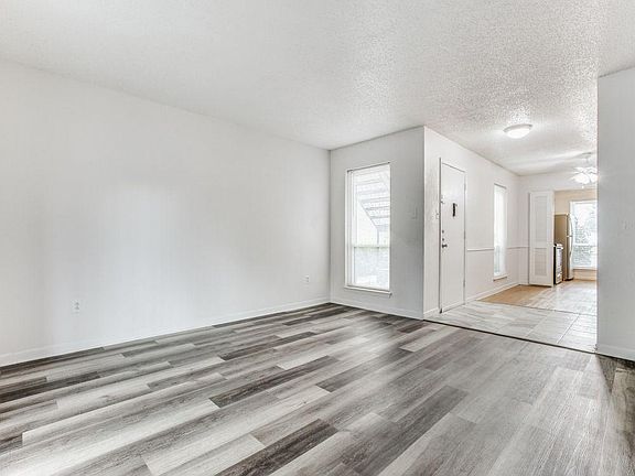 3rd image of 6414 Woodway Dr APT A
