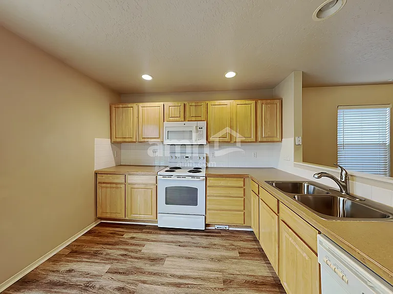 9417 W Hearthside Dr — Photo 3