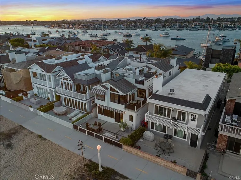 1119 E Balboa Blvd #A — Photo 15