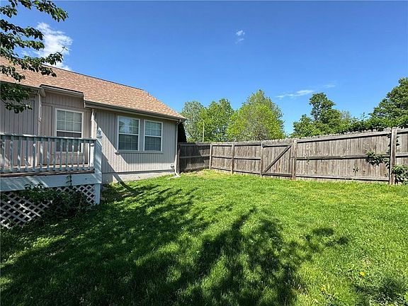 3rd image of 8556 N Robinhood Ave