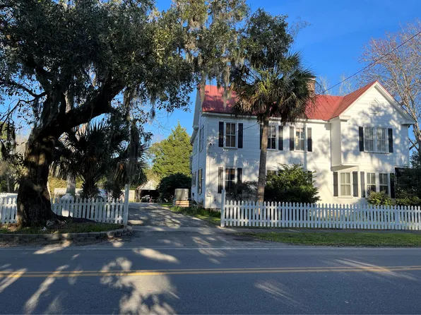 514 Pinckney St, Mc Clellanville, SC 29458