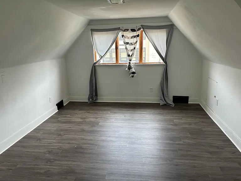 1102 Valley St #B — Photo 7