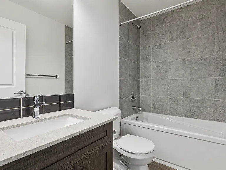 25B Yorkstone Row SW #25B — Photo 9