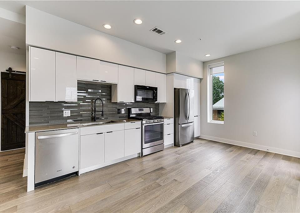 1st image of 1800 E 4th St #215