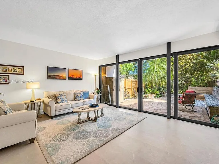 7018 SW 53rd Ln — Photo 3