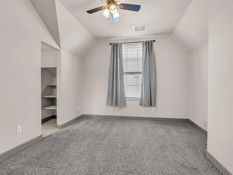1535 Woodbend Park W — Photo 33