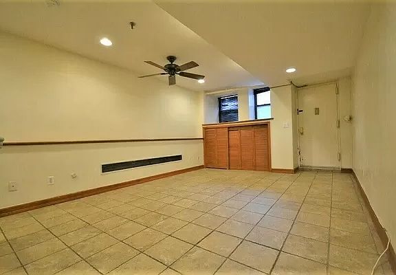 4th image of 341 W 71st St #B