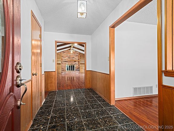 5th image of 1532 Whitney Ln
