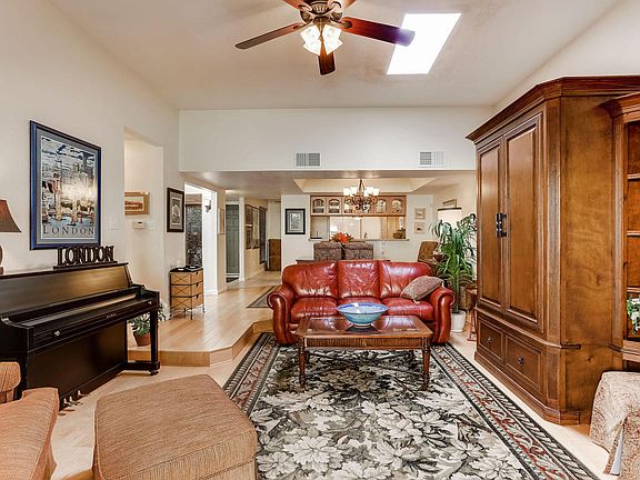 5th image of 4725 San Pedro Dr NE
