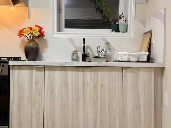 657 Pharmacy Ave #Basement, Toronto, ON M1L 3H6