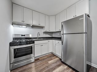 2320 20th St APT 11, Zion, IL 60099