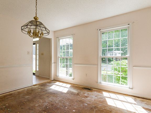 5th image of 16000 Laconia Cir
