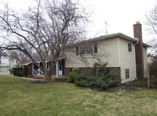 864 Cambridge Dr, Buffalo Grove, IL 60089