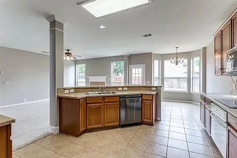 2700 Thorncreek Ln — Photo 8
