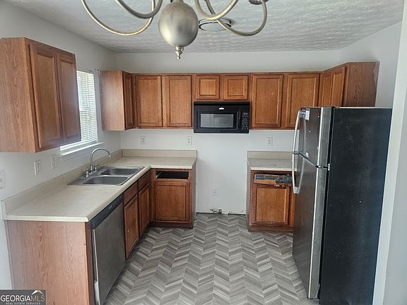 2nd image of 9432 Lakeview Rd #53