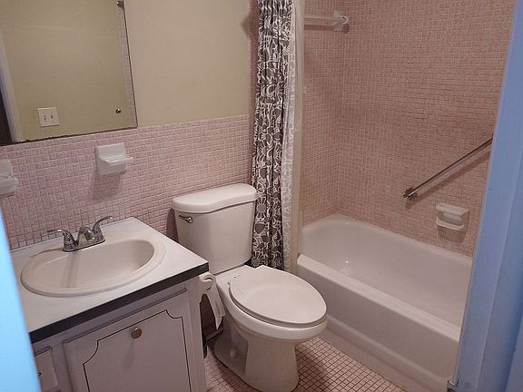 4th image of 5876 21st St N APT 2