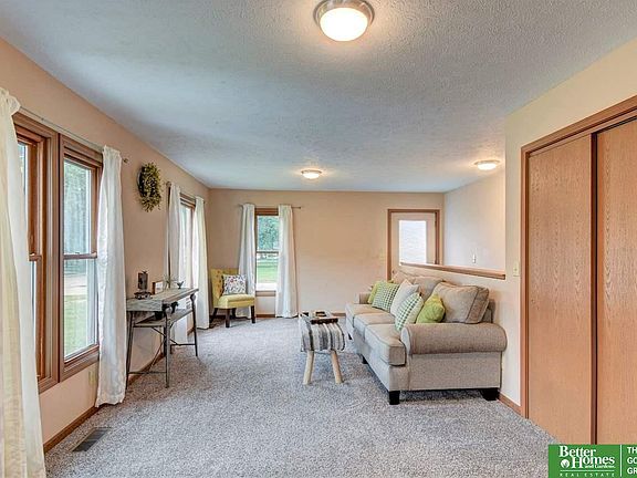 3rd image of 211 N 8th St