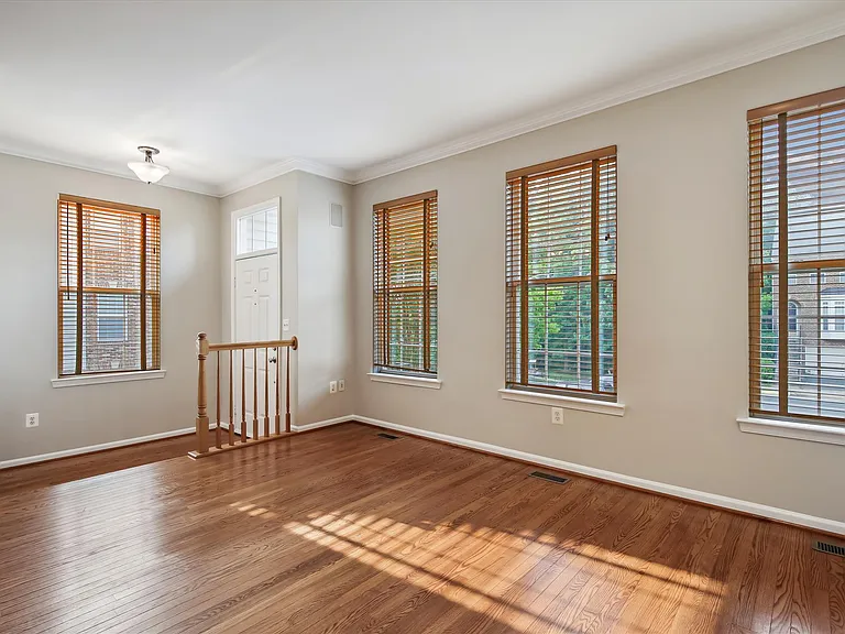 6733 Sullivan Way — Photo 7